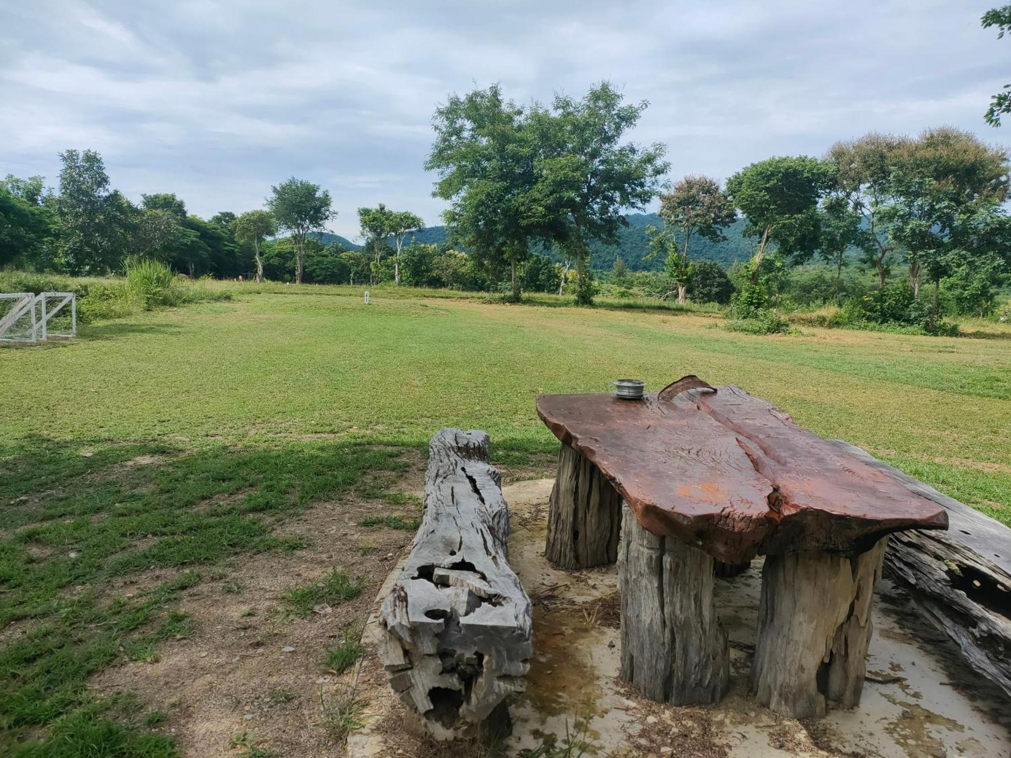 บ้านอิงเมยแคมป์ แก่งกระจาน Ban Phu Bon Экстерьер фото